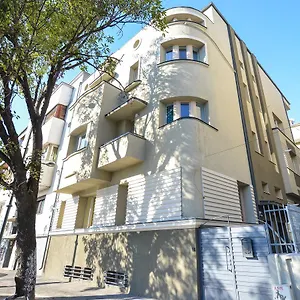 https://parliament-river-view-apartments.bucharesthotelsnow.com