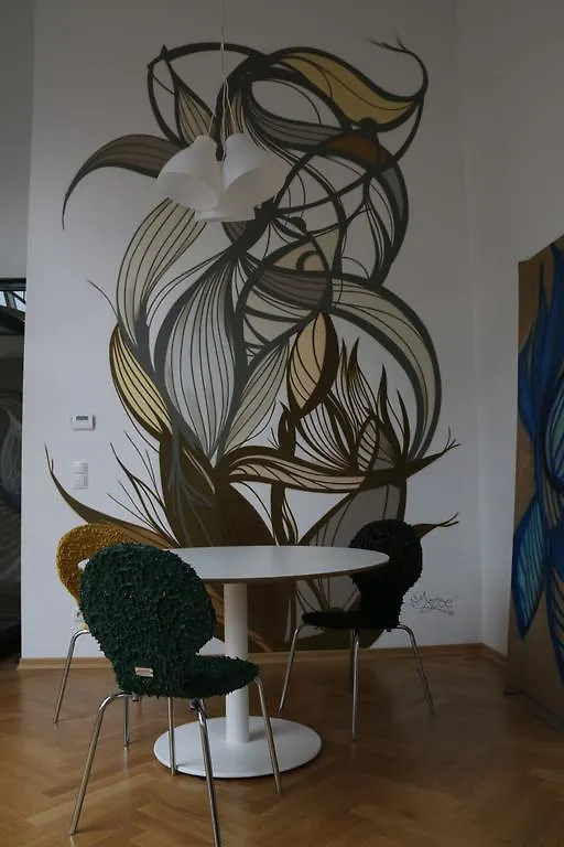 Aeki City Viena 0*,